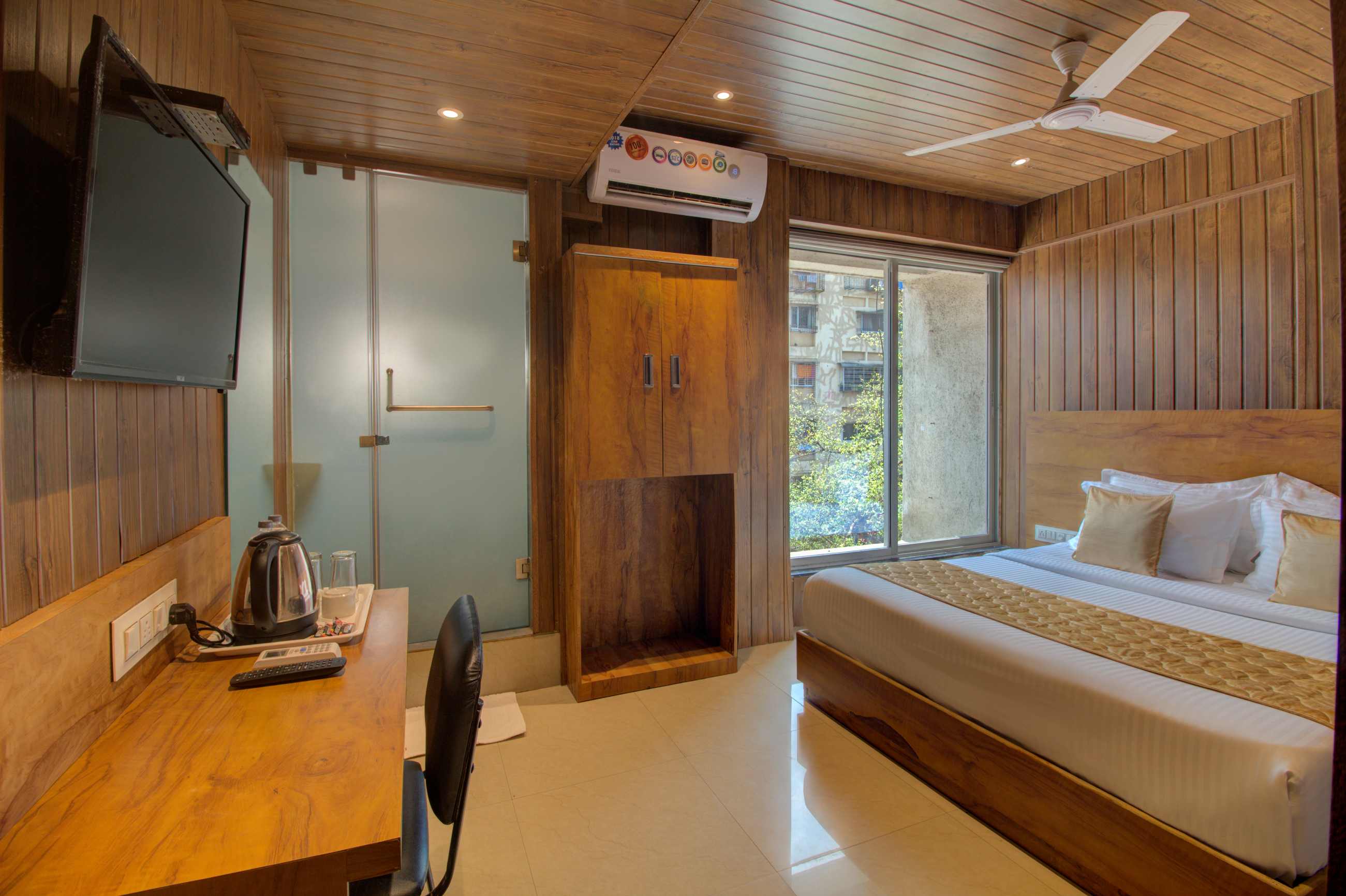 Budget rooms to stay in malad
